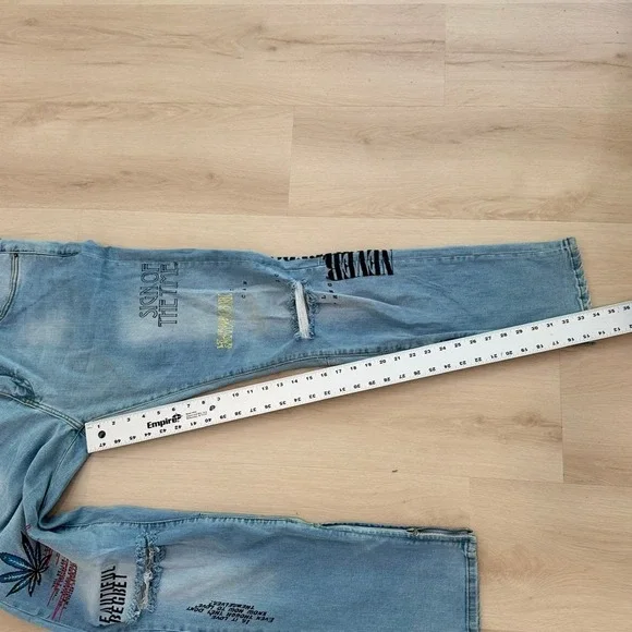 Crysp Denim Distressed Ripped Graphic Jean Light Wash Denim Men 38 Grunge Skater